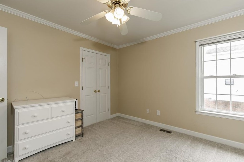 304 Tyndall Dr, Burlington NC  27215-8070 exterior