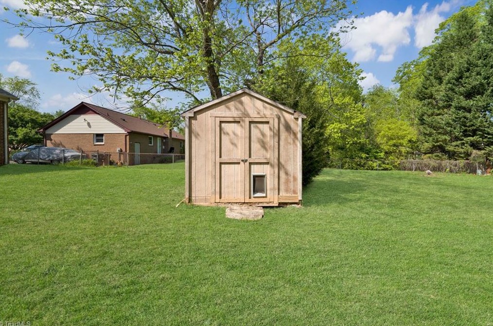 2629 Pine Lake Dr, Greensboro NC  27407-6618 exterior