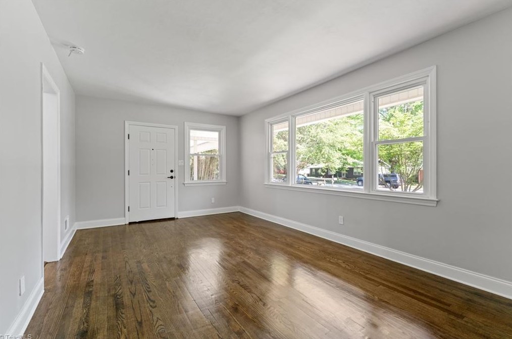 3403 Wilshire Dr, Greensboro NC  27408-2923 exterior