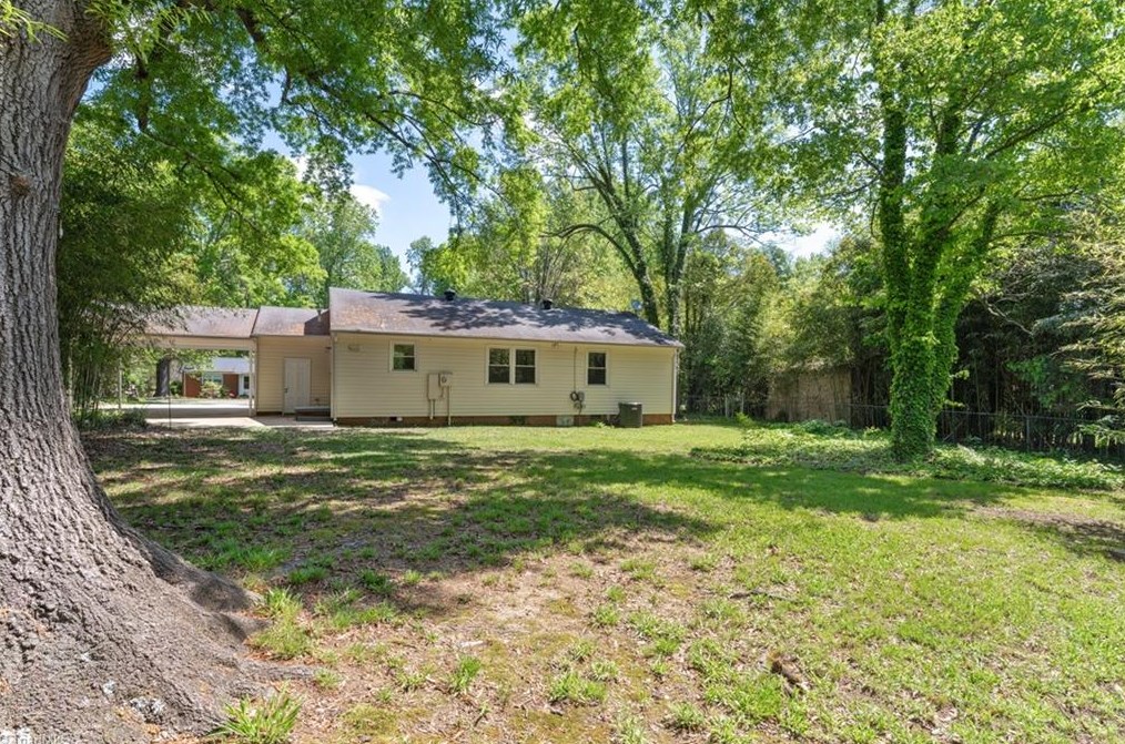 3403 Wilshire Dr, Greensboro NC  27408-2923 exterior