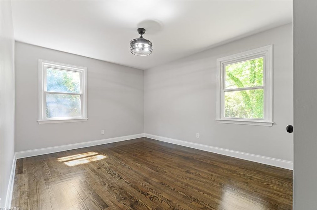 3403 Wilshire Dr, Greensboro NC  27408-2923 exterior