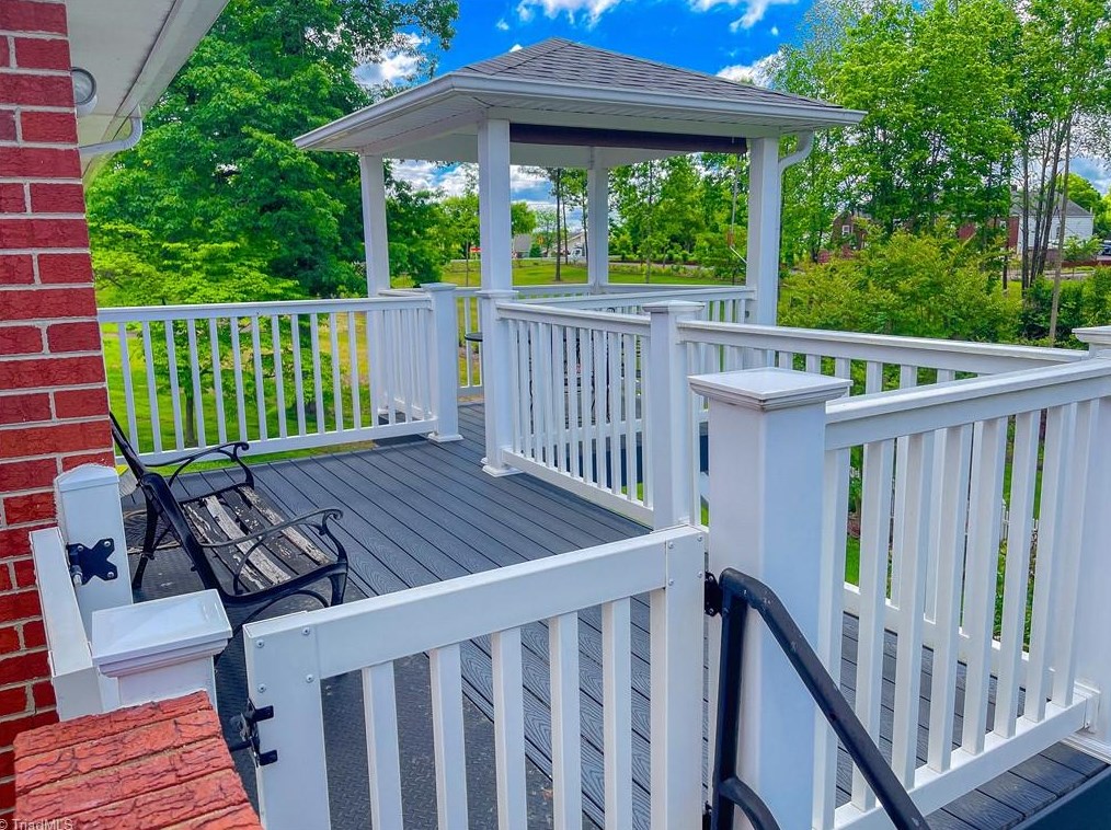 127 Pineview Dr, Mount Airy NC 27030-5145 exterior