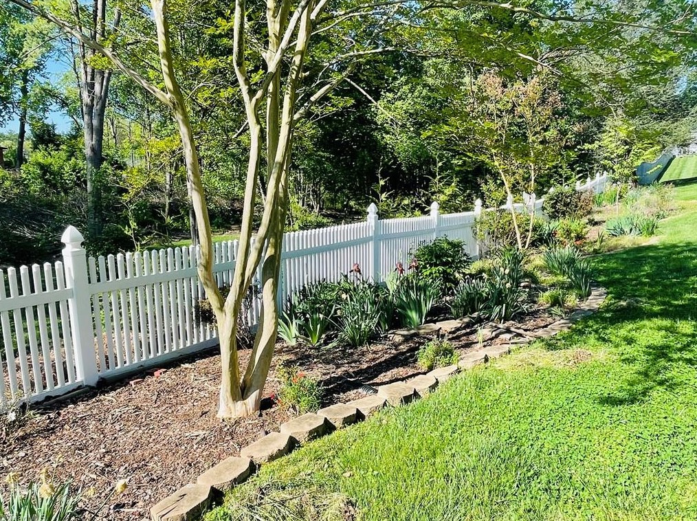 127 Pineview Dr, Mount Airy NC 27030-5145 exterior