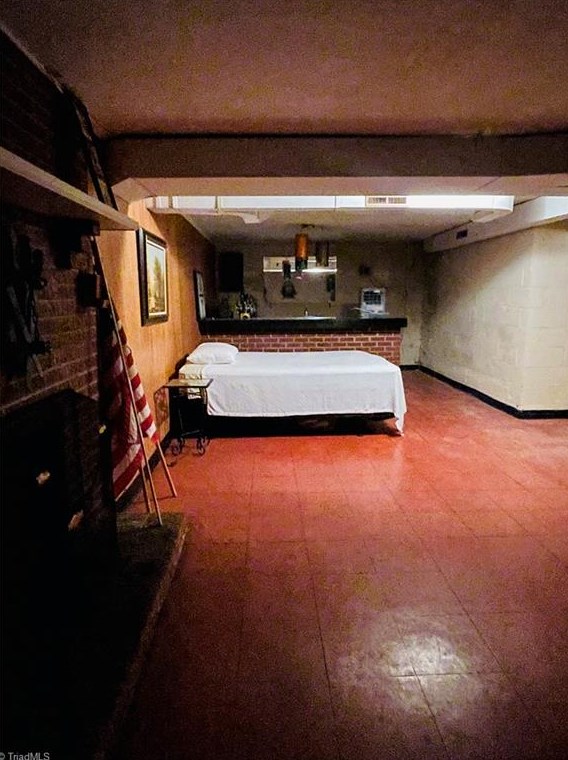 127 Pineview Dr, Mount Airy NC 27030-5145 exterior