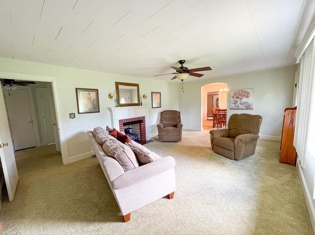 127 Pineview Dr, Mount Airy NC 27030-5145 exterior