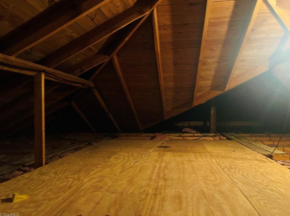 127 Pineview Dr, Mount Airy NC 27030-5145 exterior