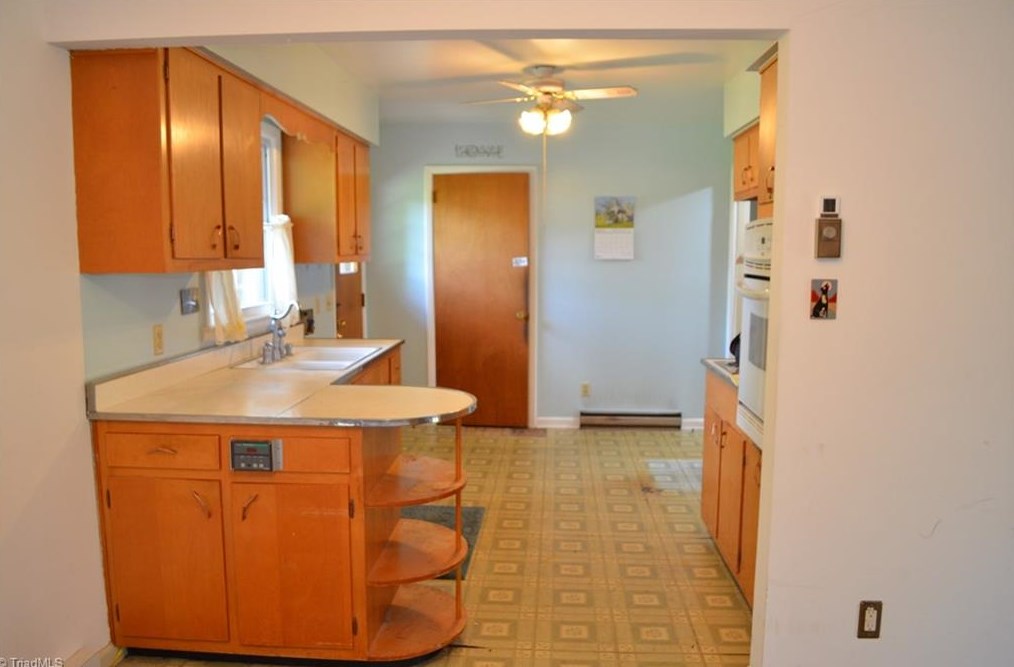 109 Auden Dr, Greensboro NC  27406-8108 exterior