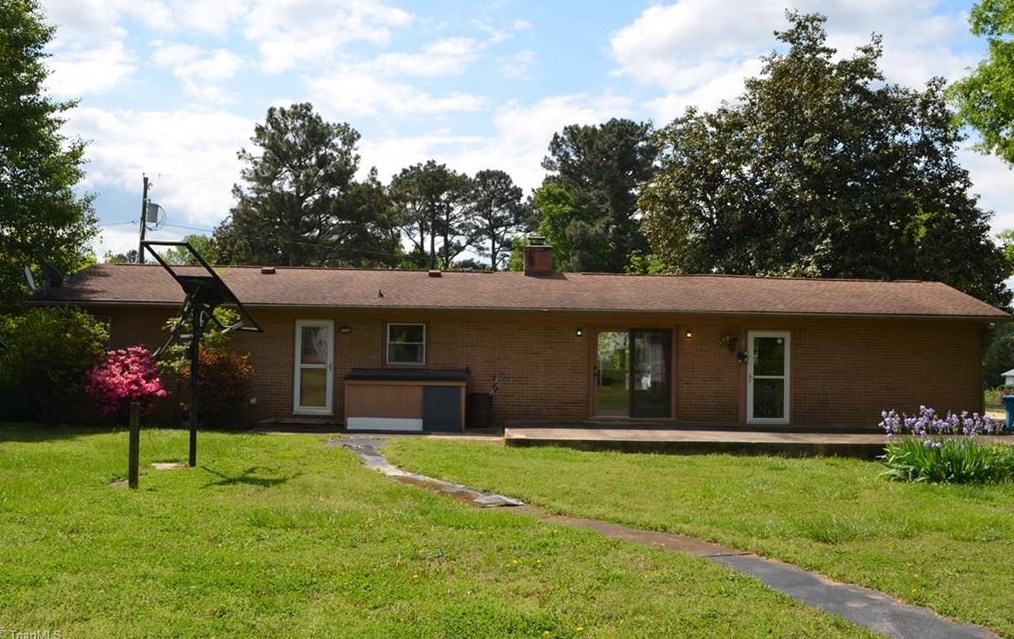 109 Auden Dr, Greensboro NC  27406-8108 exterior
