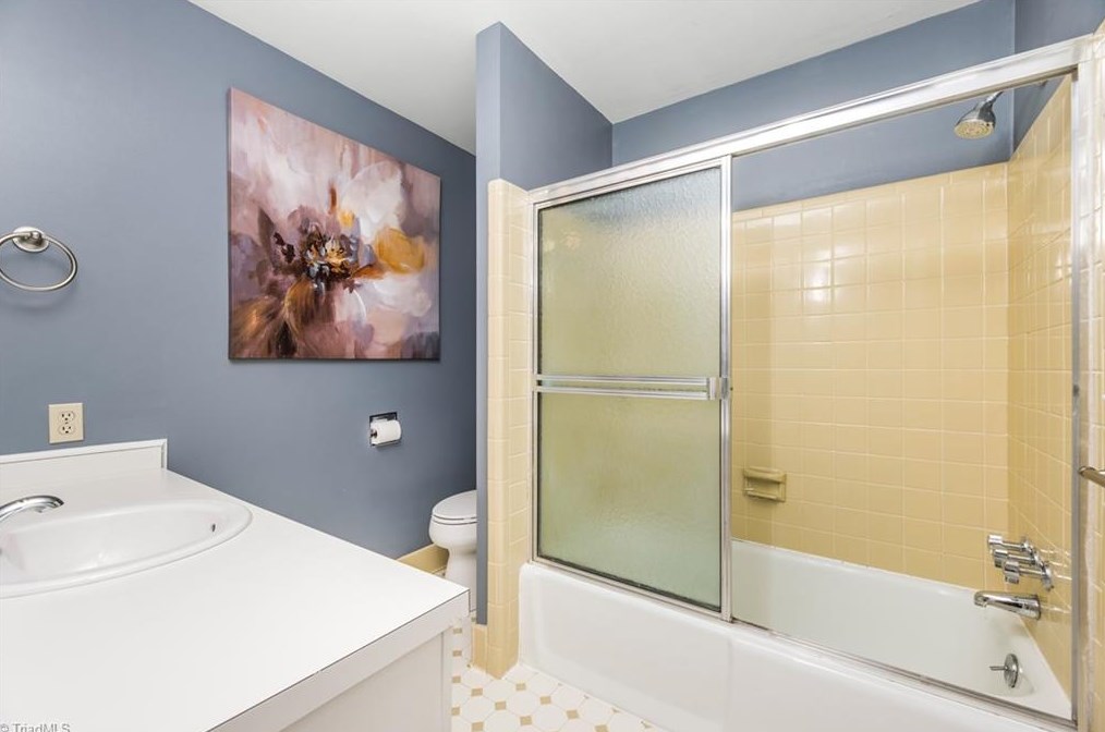 1719 Aftonshire Dr, Greensboro NC  27410-2920 exterior