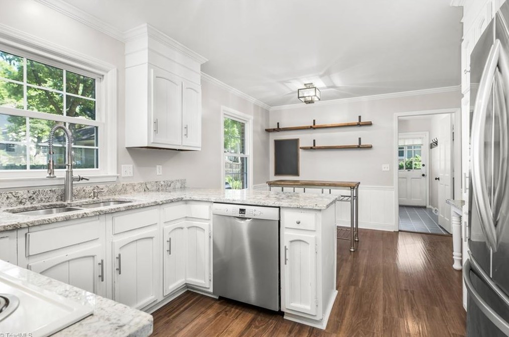 1719 Aftonshire Dr, Greensboro NC  27410-2920 exterior