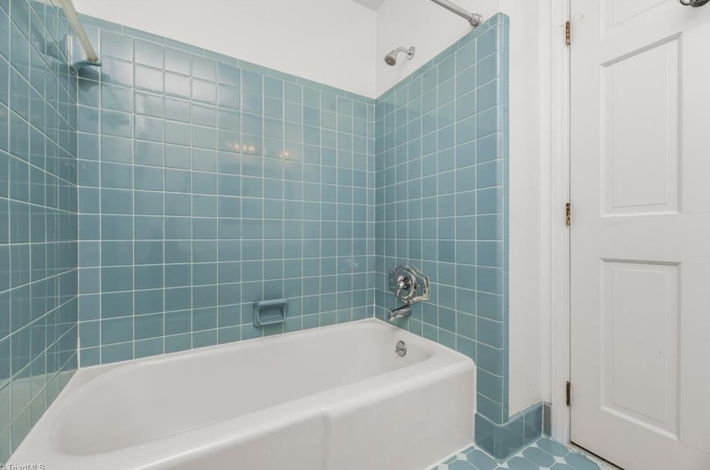 1719 Aftonshire Dr, Greensboro NC  27410-2920 exterior