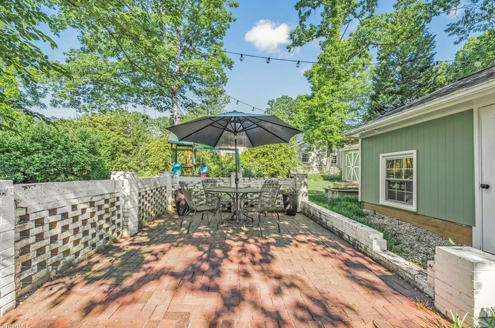 1719 Aftonshire Dr, Greensboro NC  27410-2920 exterior