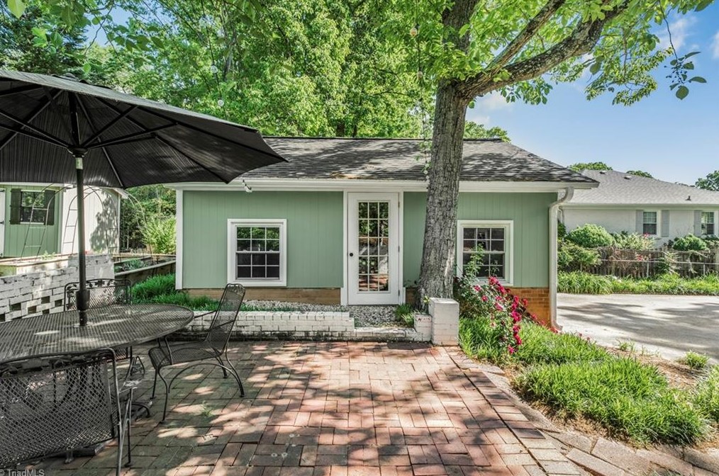 1719 Aftonshire Dr, Greensboro NC  27410-2920 exterior