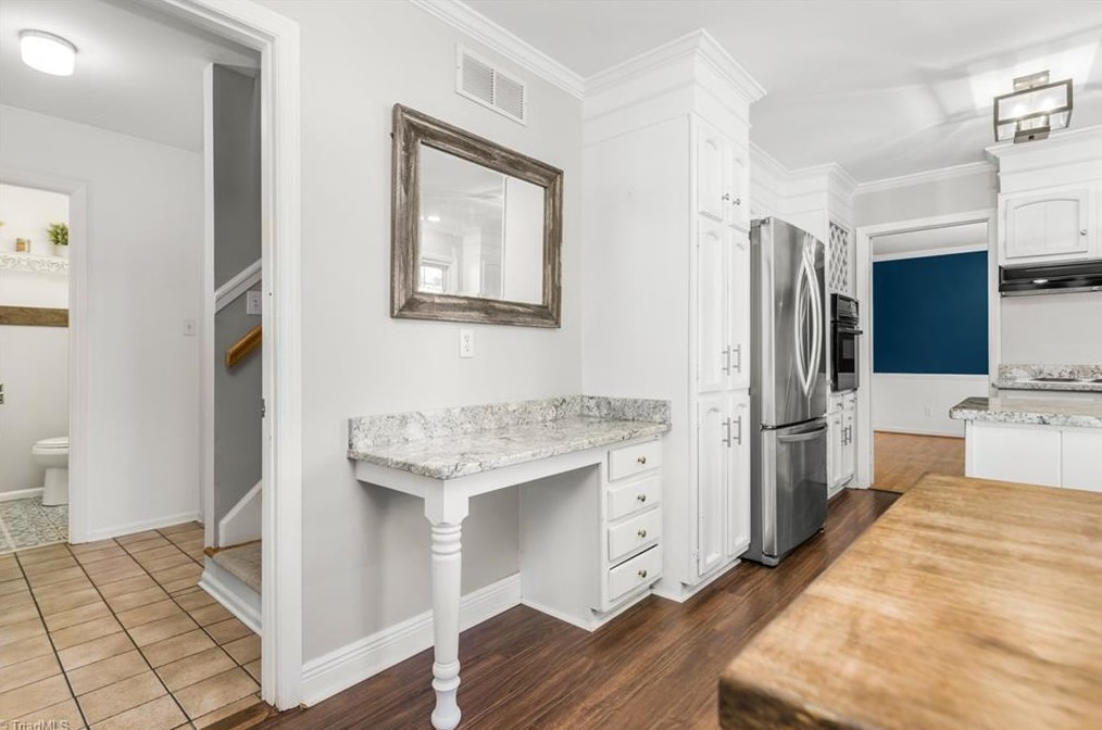 1719 Aftonshire Dr, Greensboro NC  27410-2920 exterior