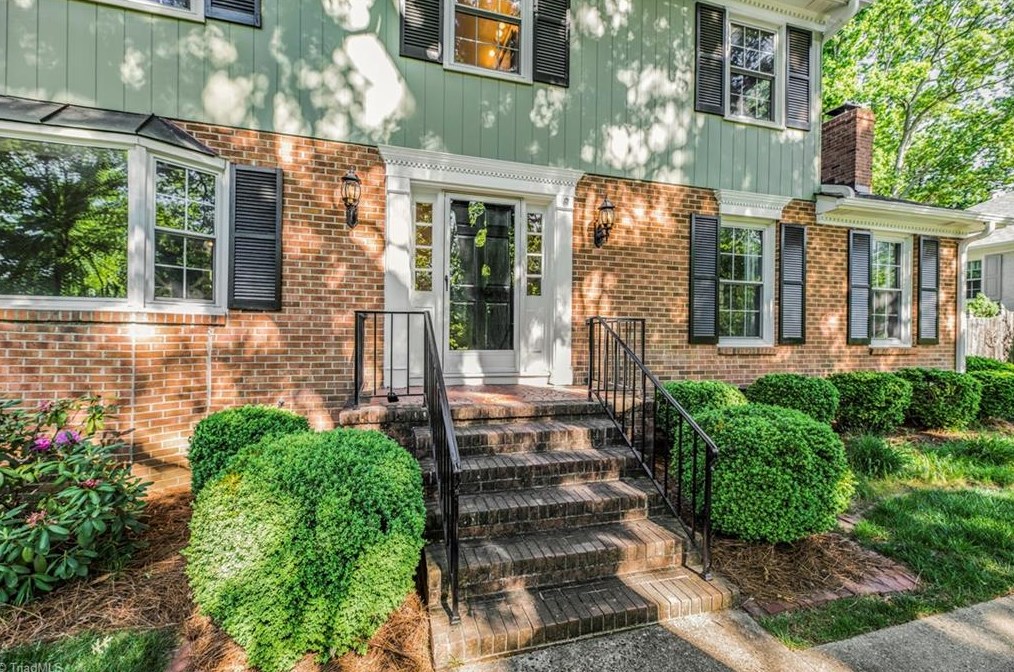 1719 Aftonshire Dr, Greensboro NC  27410-2920 exterior