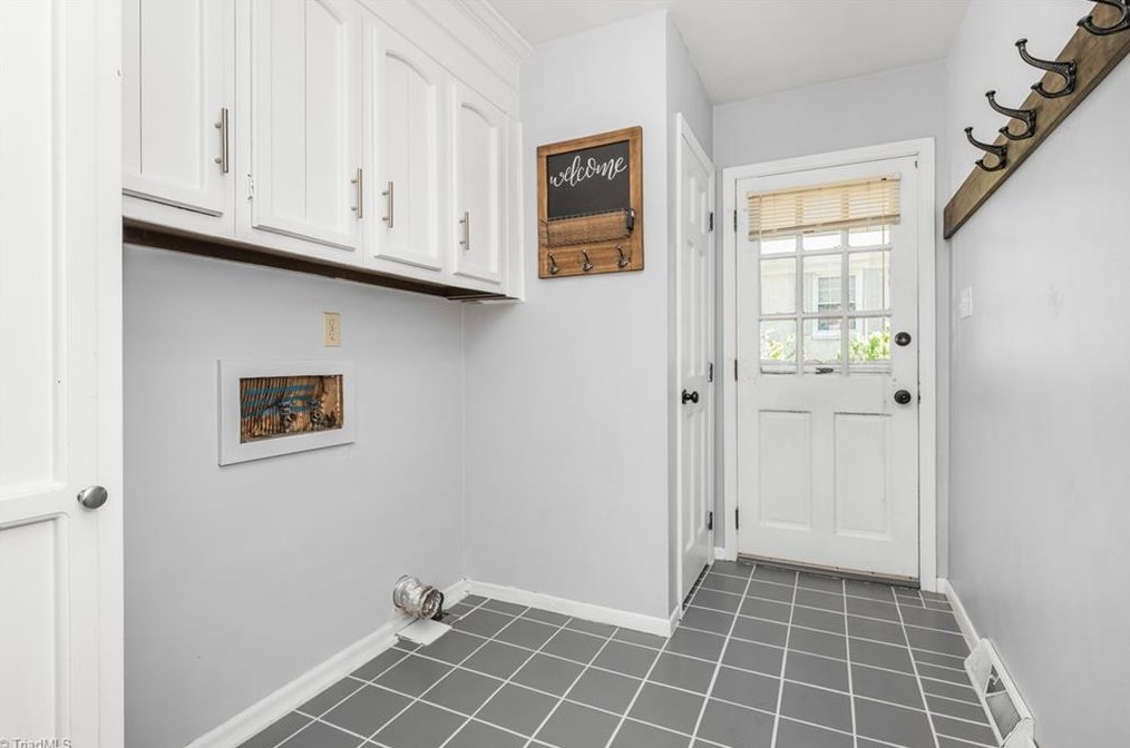 1719 Aftonshire Dr, Greensboro NC  27410-2920 exterior