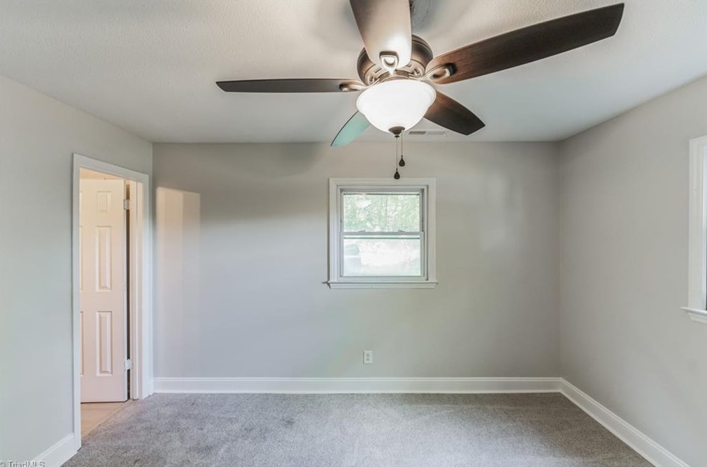 109 Kingston Dr, King NC  27021-9573 exterior