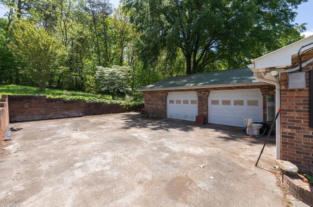 109 Kingston Dr, King NC  27021-9573 exterior