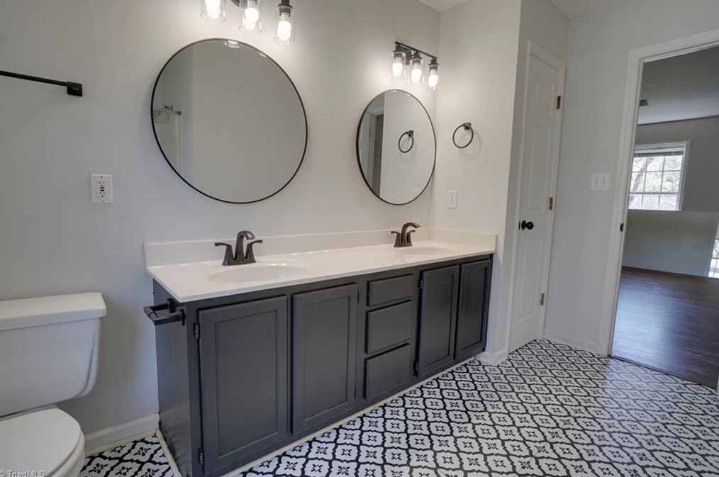 7100 Chaftain Pl, Greensboro NC  27410-8658 exterior