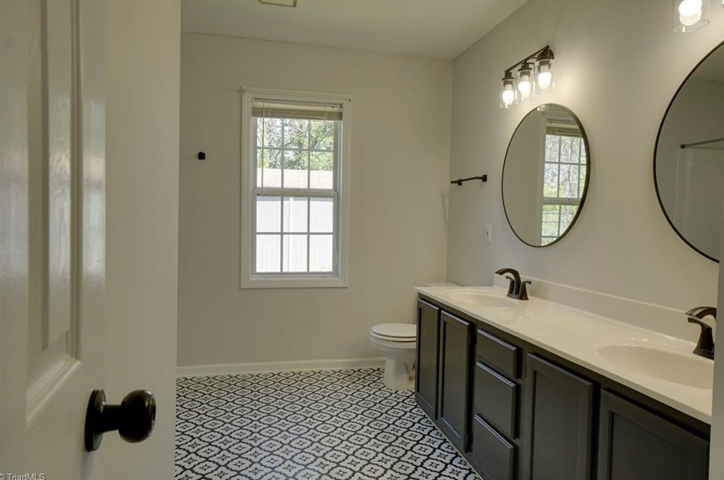 7100 Chaftain Pl, Greensboro NC  27410-8658 exterior