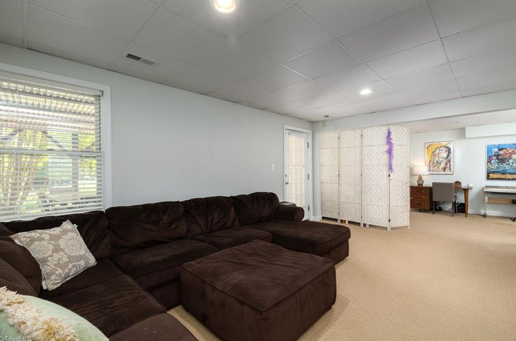 3503 Turnberry Ln, Greensboro NC 27410-8227 exterior