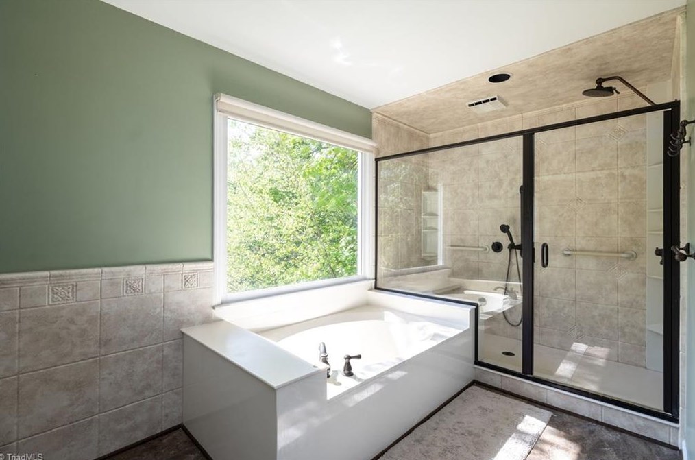 3503 Turnberry Ln, Greensboro NC 27410-8227 exterior