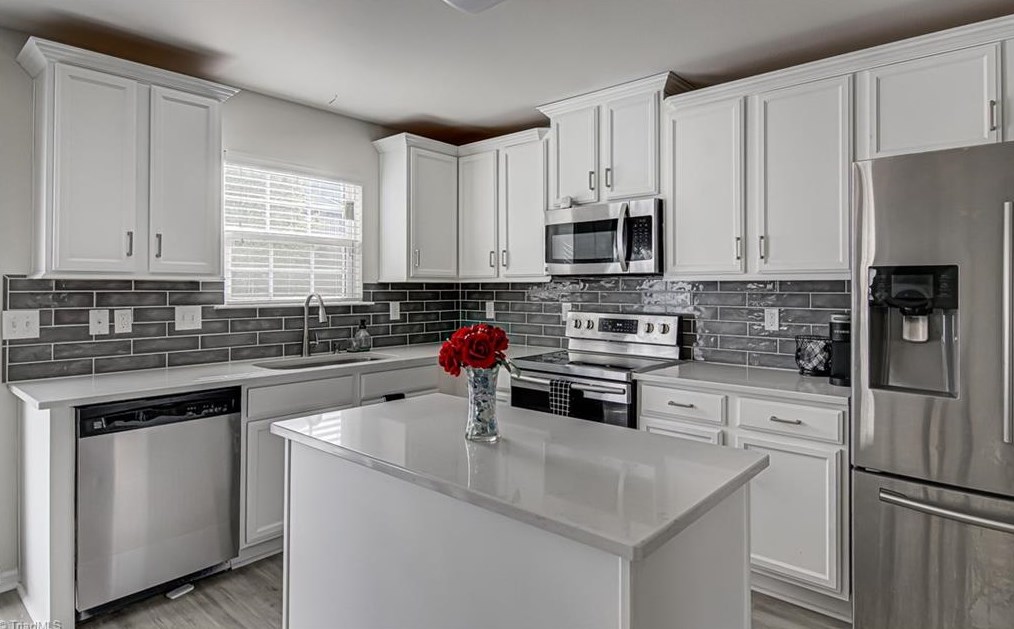 711 Traveller Dr, Whitsett NC  27377-8790 exterior