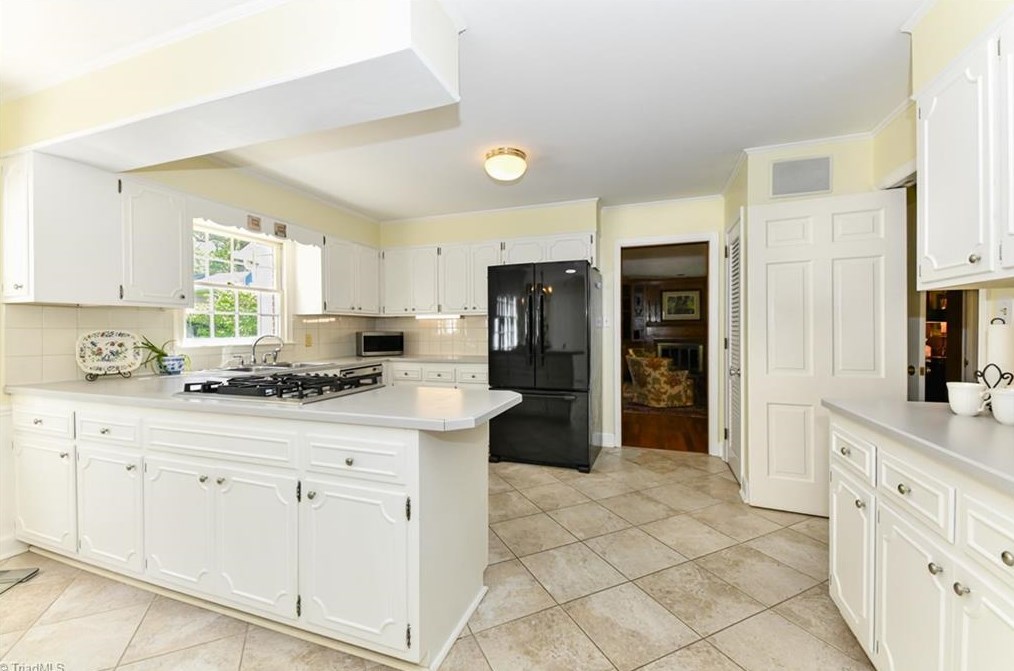 4217 Tallwood Dr, Greensboro NC  27410-4523 exterior