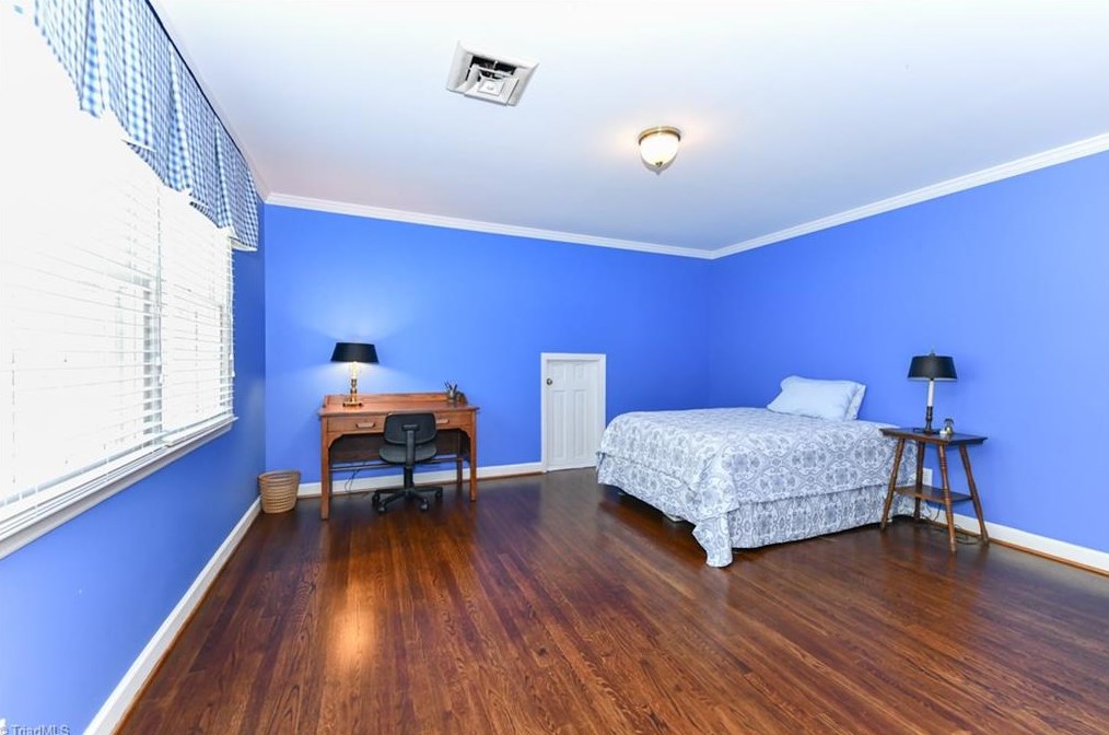 4217 Tallwood Dr, Greensboro NC  27410-4523 exterior