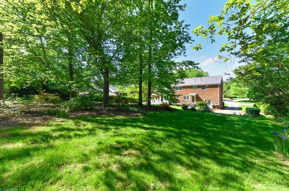 4217 Tallwood Dr, Greensboro NC  27410-4523 exterior