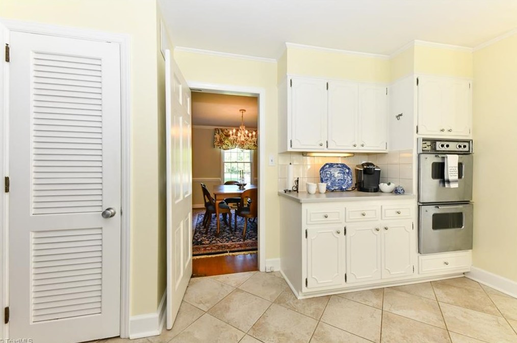 4217 Tallwood Dr, Greensboro NC  27410-4523 exterior