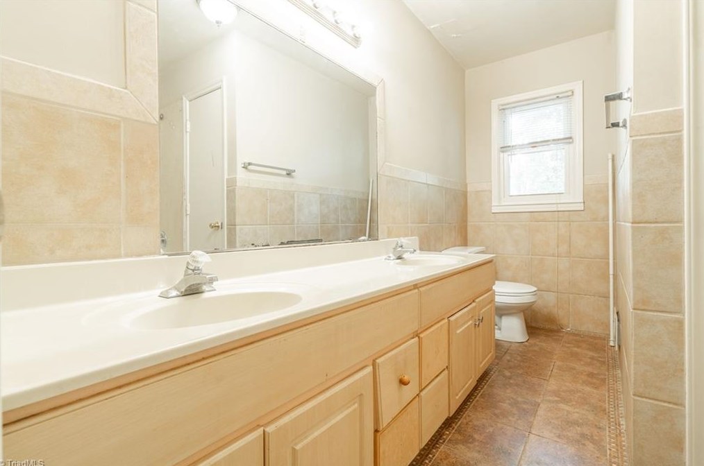 1200 Lockland Ave, Winston Salem NC  27103-2740 exterior