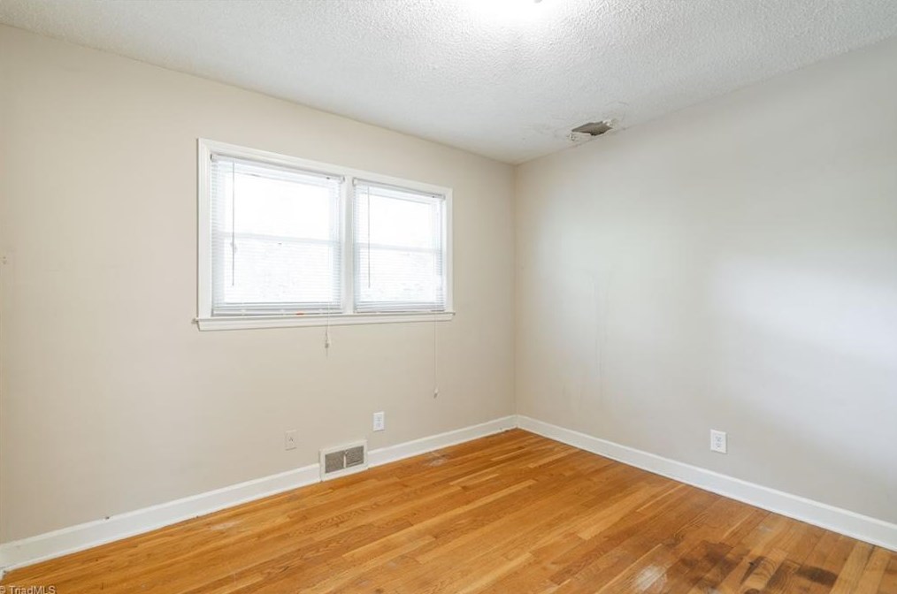 1200 Lockland Ave, Winston Salem NC  27103-2740 exterior