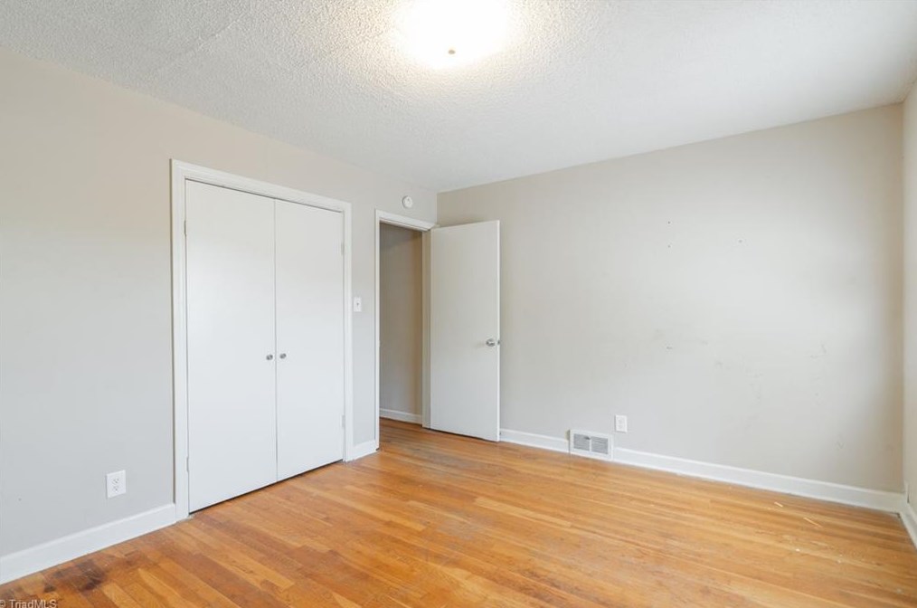 1200 Lockland Ave, Winston Salem NC  27103-2740 exterior