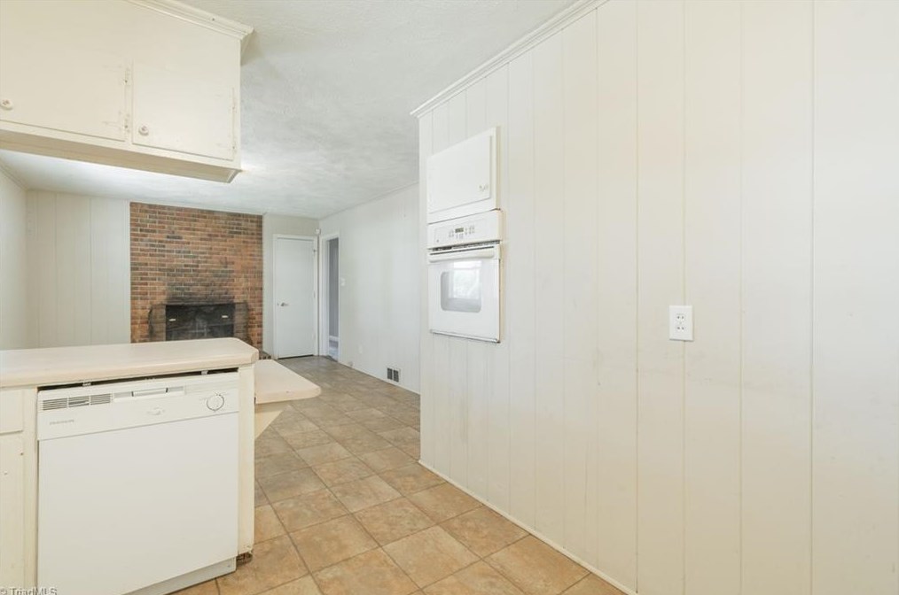 1200 Lockland Ave, Winston Salem NC  27103-2740 exterior