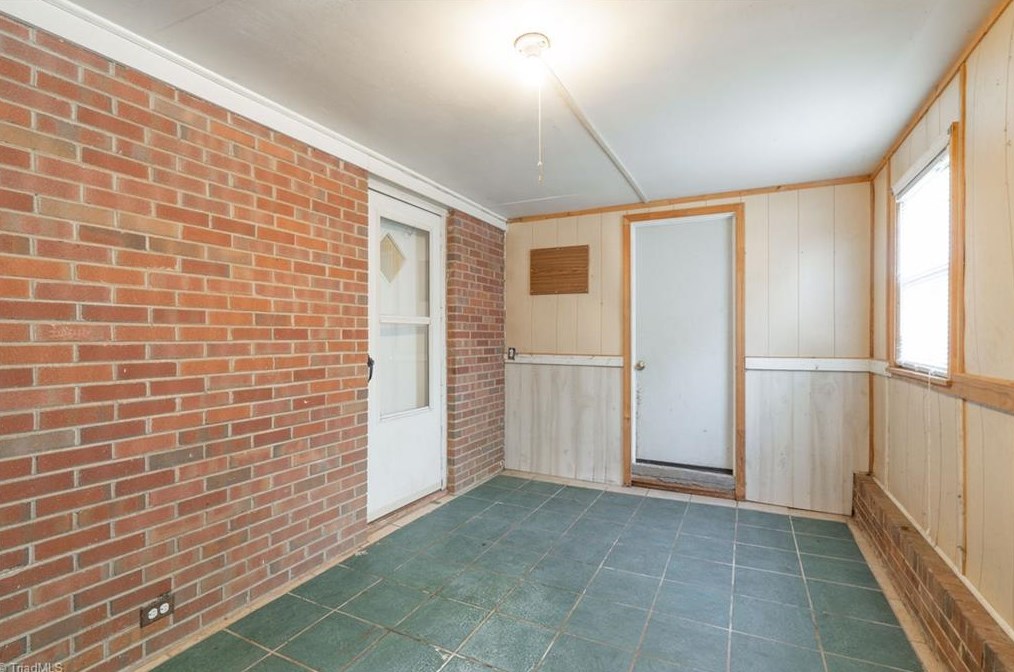 1200 Lockland Ave, Winston Salem NC  27103-2740 exterior