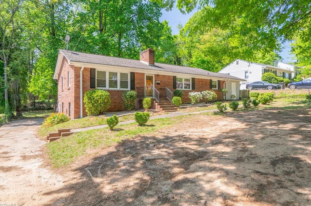 1200 Lockland Ave, Winston Salem NC  27103-5118 exterior