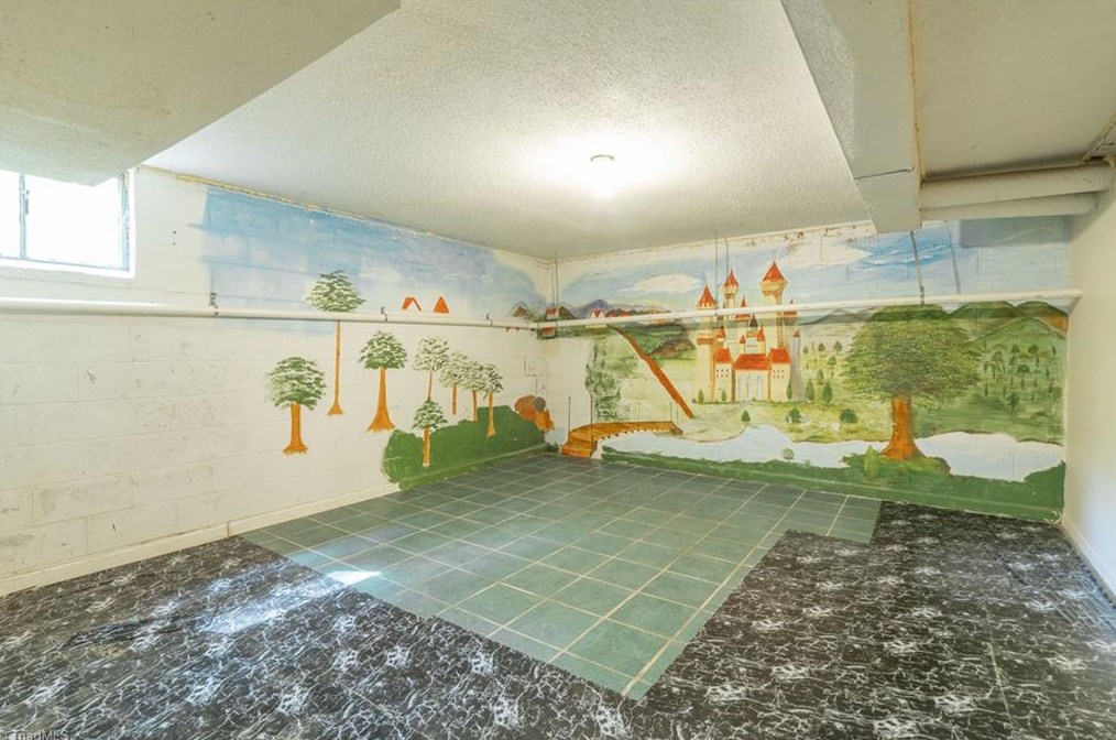 1200 Lockland Ave, Winston Salem NC  27103-2740 exterior