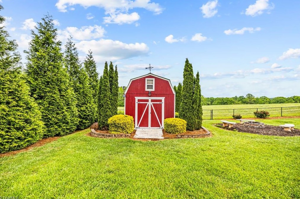 135 Golden Rod Ln, Lexington NC  27295-6887 exterior