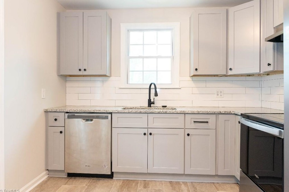 112 Revere Dr, Greensboro NC  27407-1202 exterior