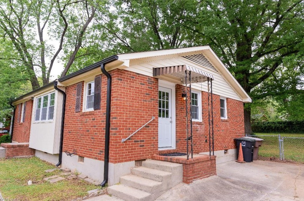 112 Revere Dr, Greensboro NC  27407-1202 exterior