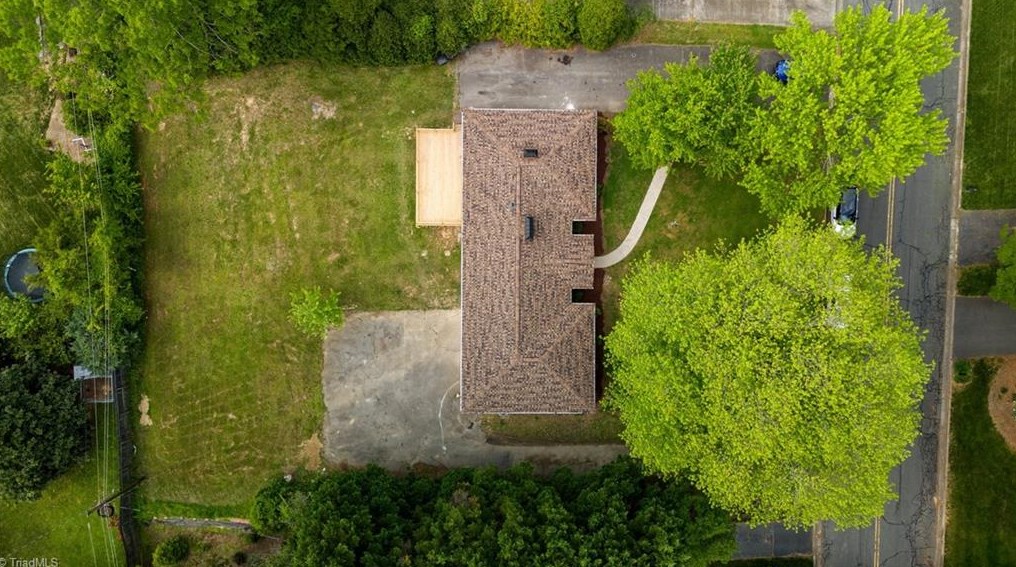 630 Chester Rd, Winston Salem NC  27104-1704 exterior