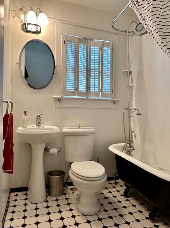 605 5th Ave, Greensboro NC  27405-7717 exterior