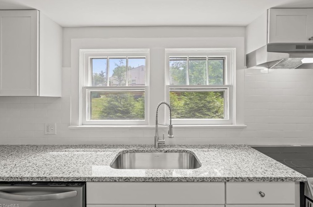 829 Pine Circle Dr, High Point NC  27265-1953 exterior