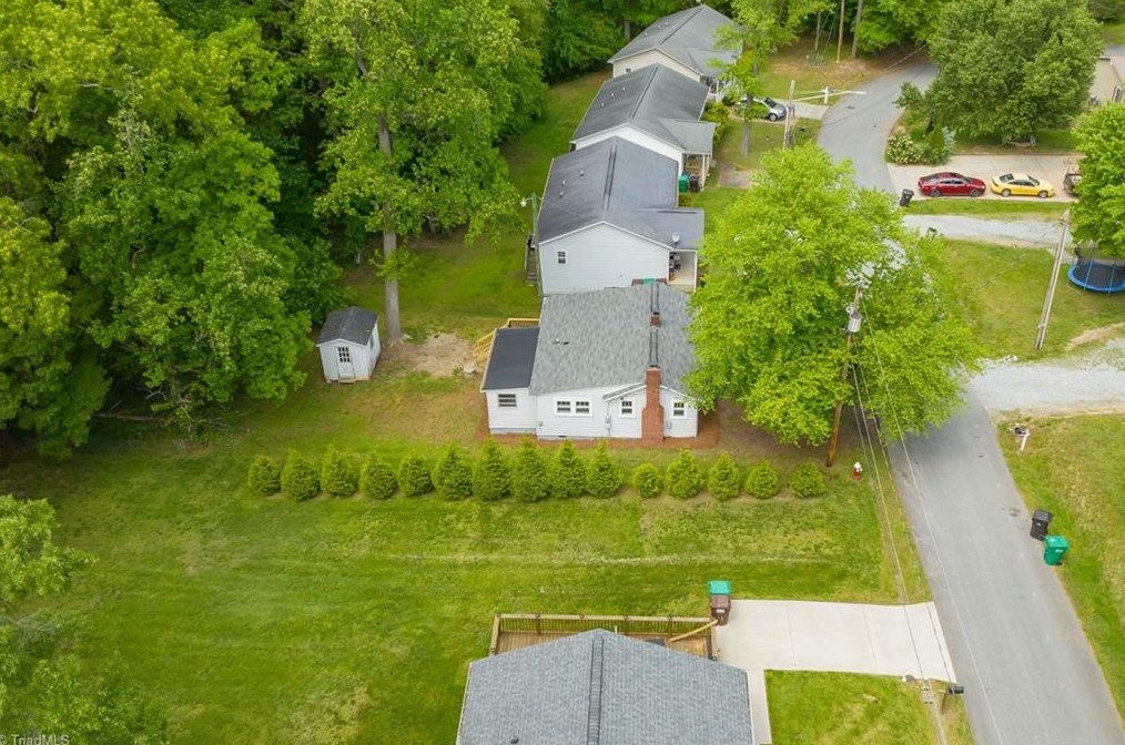 829 Pine Circle Dr, High Point NC  27265-1953 exterior