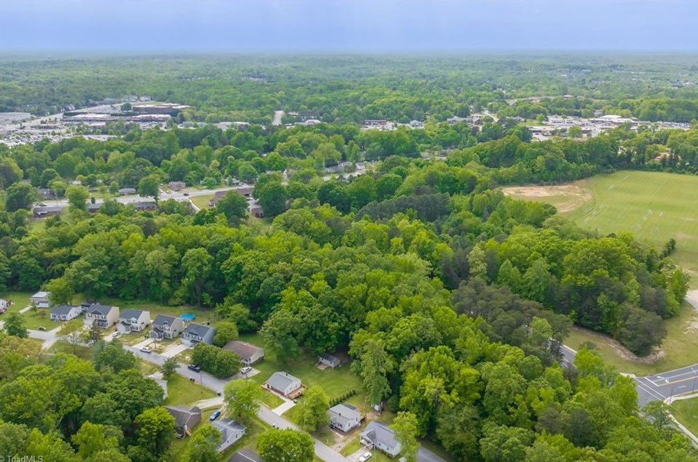 829 Pine Circle Dr, High Point NC  27265-1953 exterior