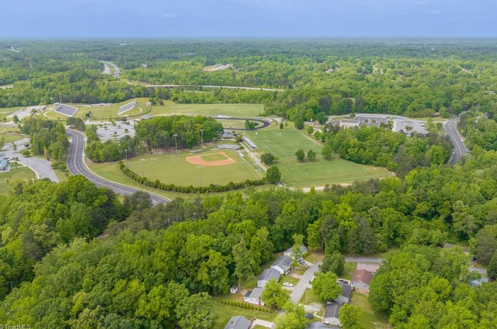 829 Pine Circle Dr, High Point NC  27265-1953 exterior