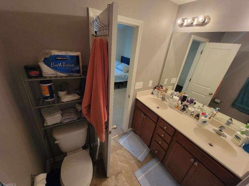 517 Song Sparrow Ln, Greensboro NC  27409-9148 exterior