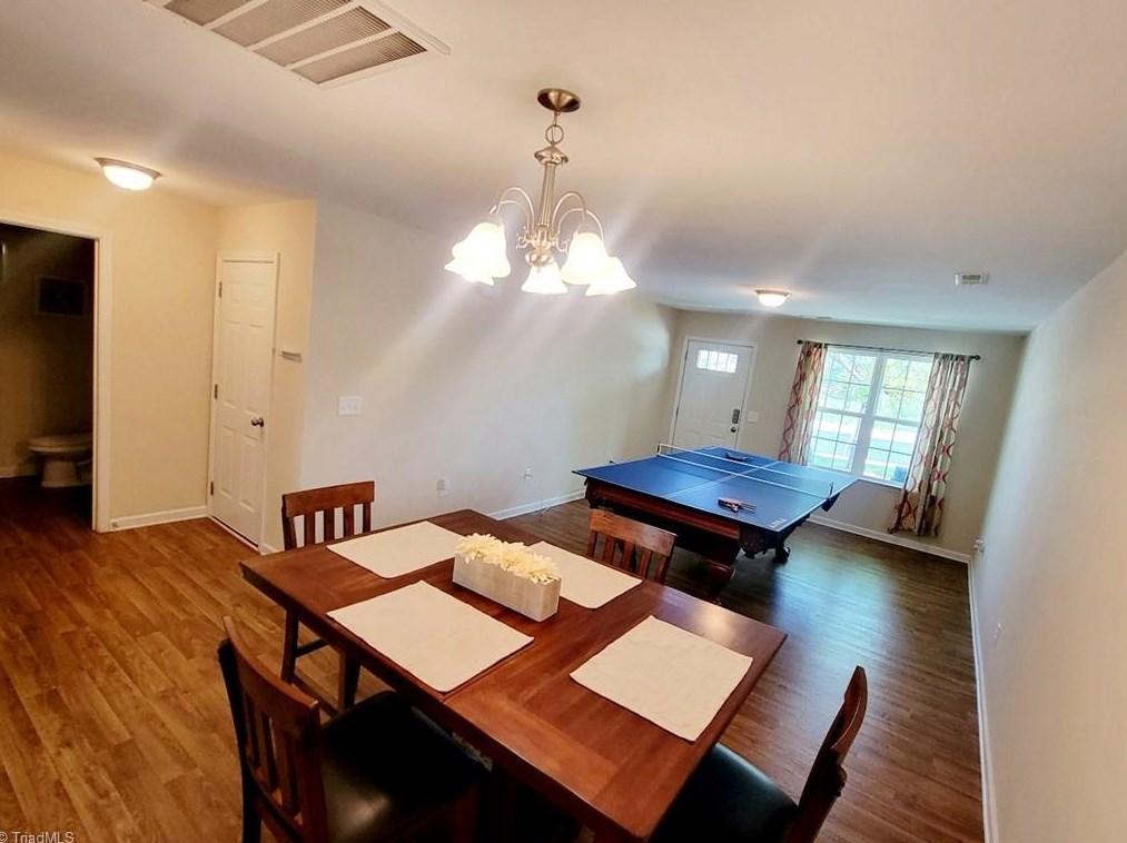 517 Song Sparrow Ln, Greensboro NC  27409-9148 exterior