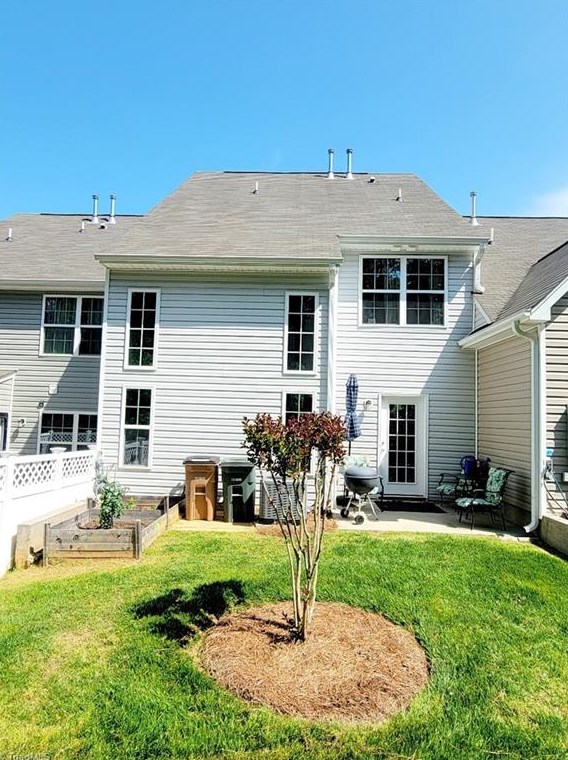 517 Song Sparrow Ln, Greensboro NC  27409-9148 exterior